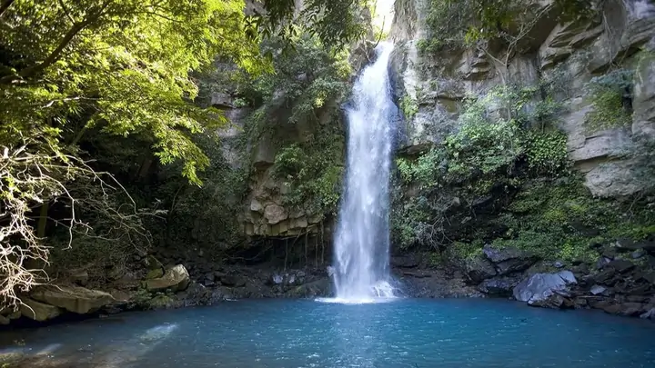 Catarata en parque nacional Rincon de la Vieja