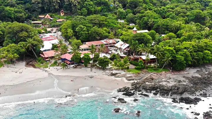 Playa Montezuma aerea 2