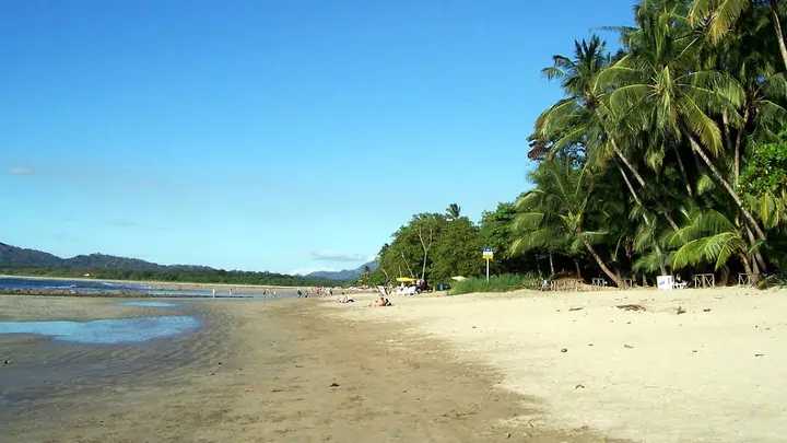 Playa Tamarindo arena
