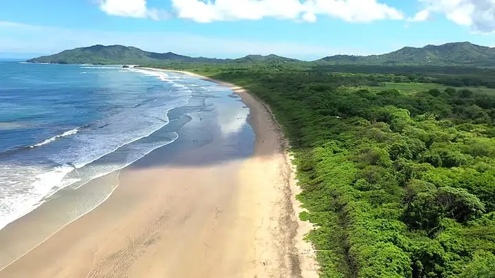 Playa tamarindo aerea naturaleza