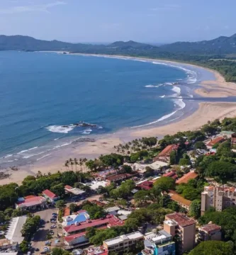 Playa Tamarindo aerea