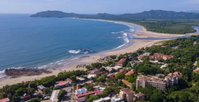 Playa Tamarindo aerea