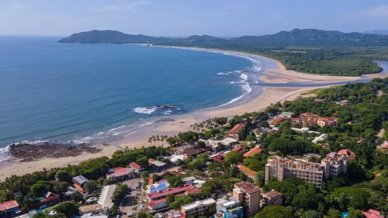 Playa Tamarindo aerea